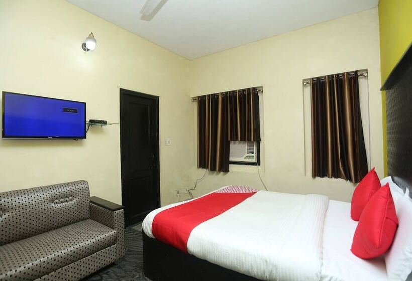 Номер Стандарт, Super Collection O Mathura Near Railway Station Formerly Gaurav Boarding House