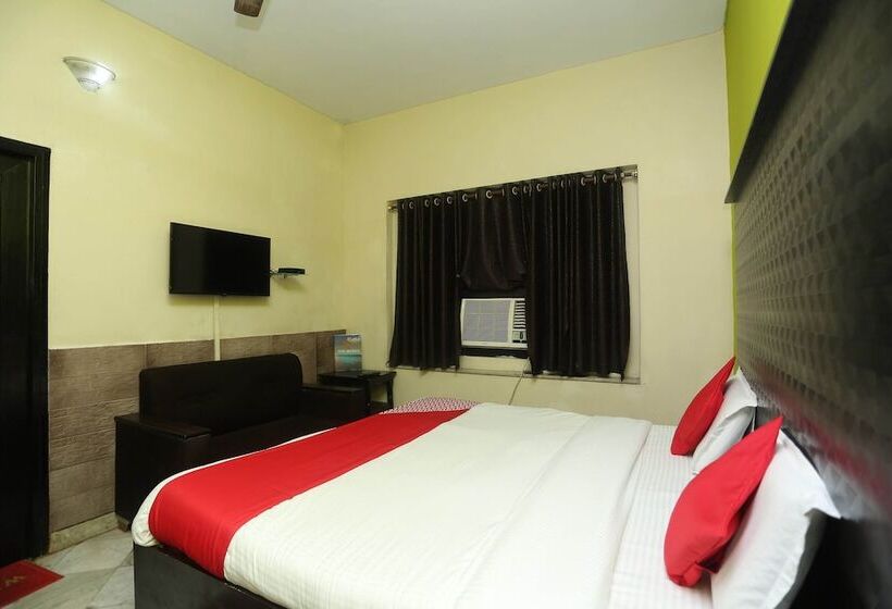 Номер Стандарт, Super Collection O Mathura Near Railway Station Formerly Gaurav Boarding House