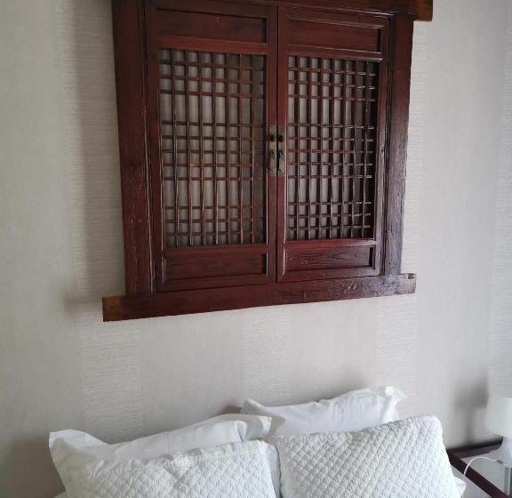 标准间, A L Ombre Des Pins