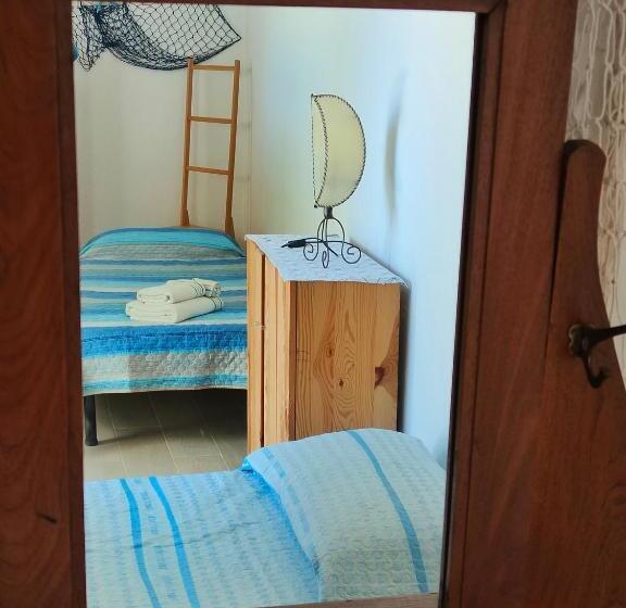 Дом 2 Спальни, Blue Room
