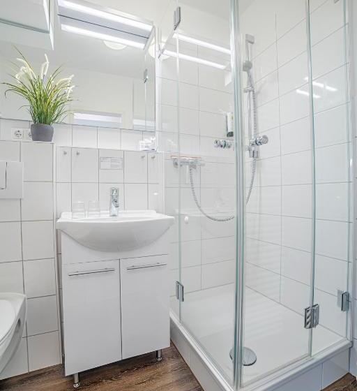 Апартаменты 1 Спальня с Балконом, Hofhotel Krähenberg