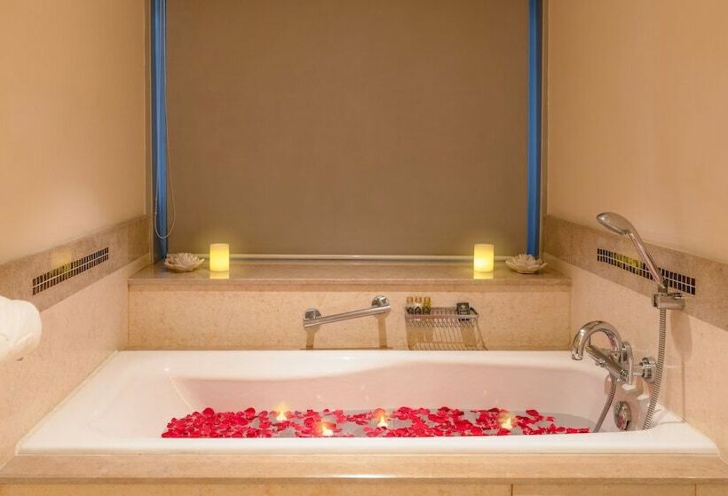 2 Bedrooms Apartment City View, Taj Wellington Mews