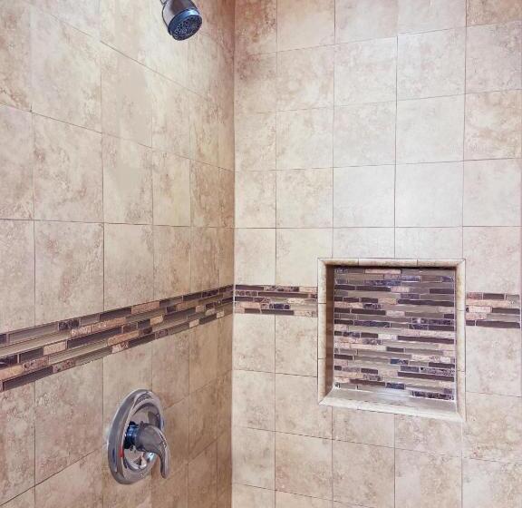 带按摩浴盆的套房, Nite Inn At Universal City   Walking Distance To Universal Studios Hollywood