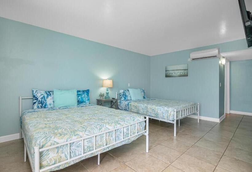Номер Стандарт, Latitude 26 Waterfront Resort And Marina