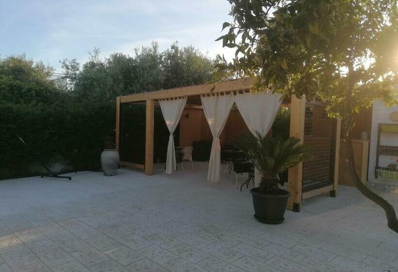 Четырехместный Номер Стандарт Вид на Сад, Casa Nunna