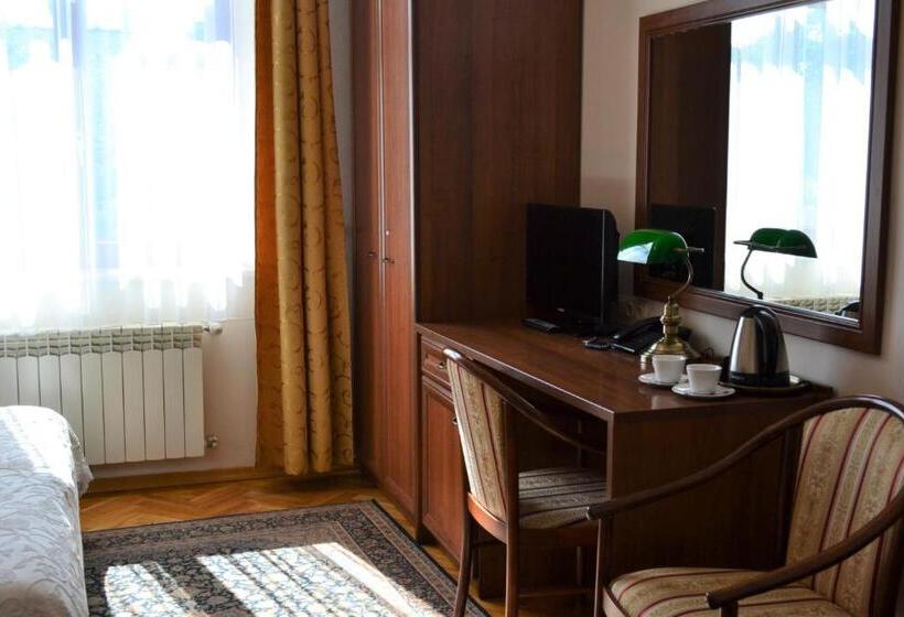 Номер Стандарт, Aparthotel Basztowa