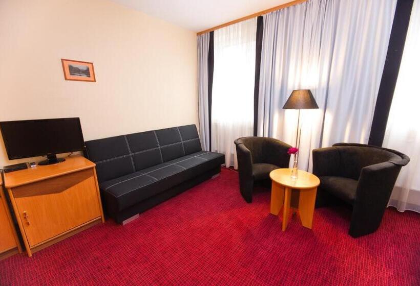 4 Bett Standardzimmer, Malinowski Business
