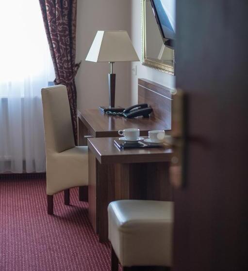 Номер Стандарт Трехместный, Jasek Premium Hotel Wrocław