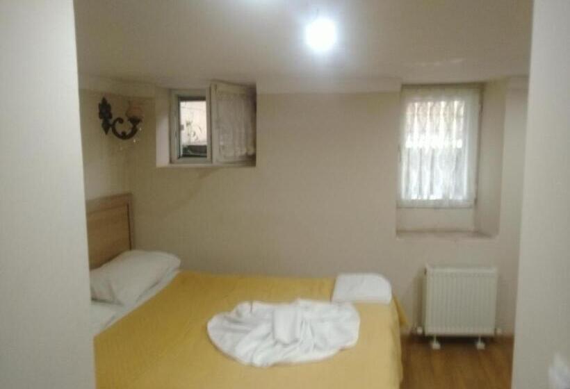 Deluxe Suite, Piya Hostel