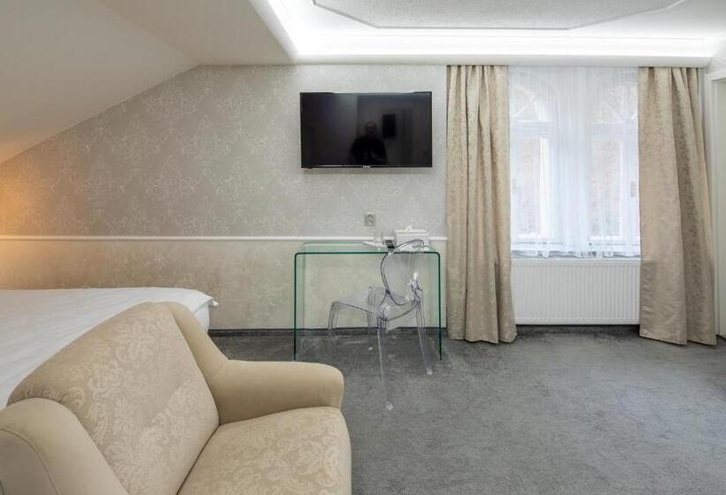 Quarto Estandar, Villa Basileia Riverside