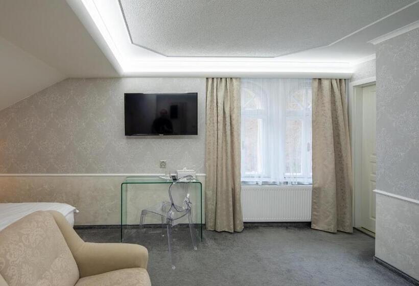 Quarto Estandar, Villa Basileia Riverside