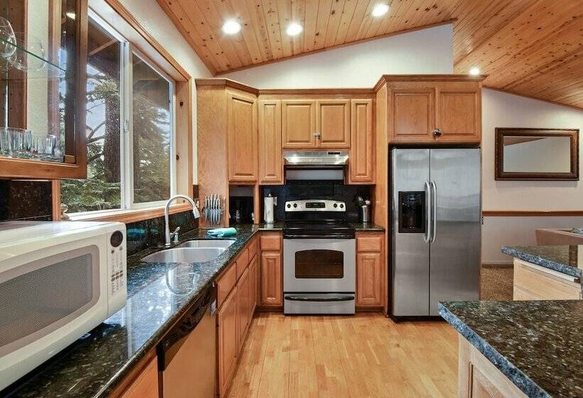 1 Szobás Ház, Truckee Pines Retreat Game Room & Forest Views