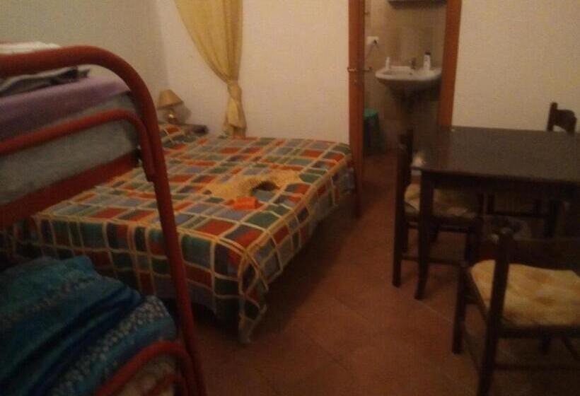 Семейный Номер, Room In Guest Room   Cozy Large Room For Five People