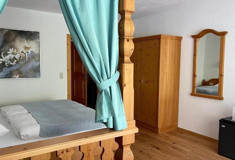 Полулюкс с Балконом, Intermontana Hotel Garni