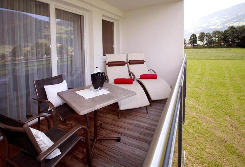 Полулюкс Одноместный с Террасой, Zum Senner Suites Zillertal