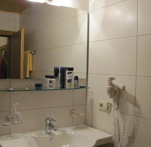 Quarto Estandar com Sacada, Landhaus Zillertal