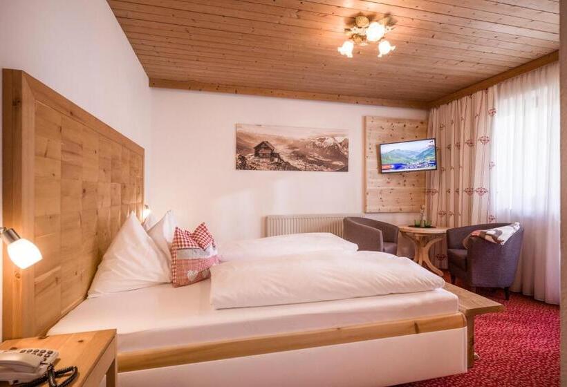 Quarto Estandar com Sacada, Landhaus Zillertal