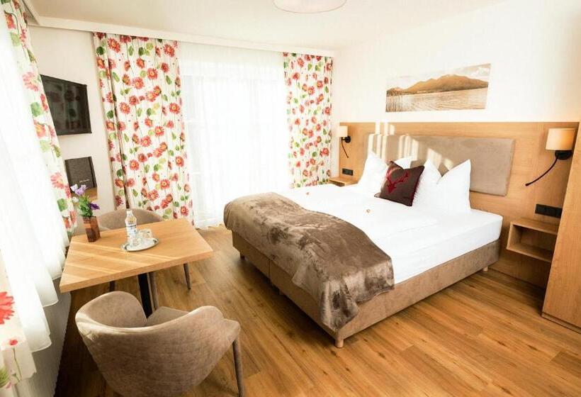 Classic room with balcony, Frühstückspension Huber