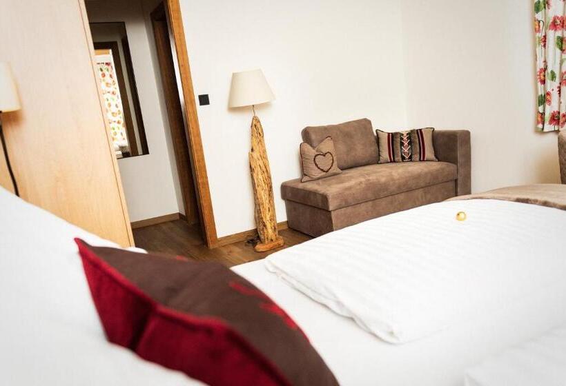 Classic room with balcony, Frühstückspension Huber