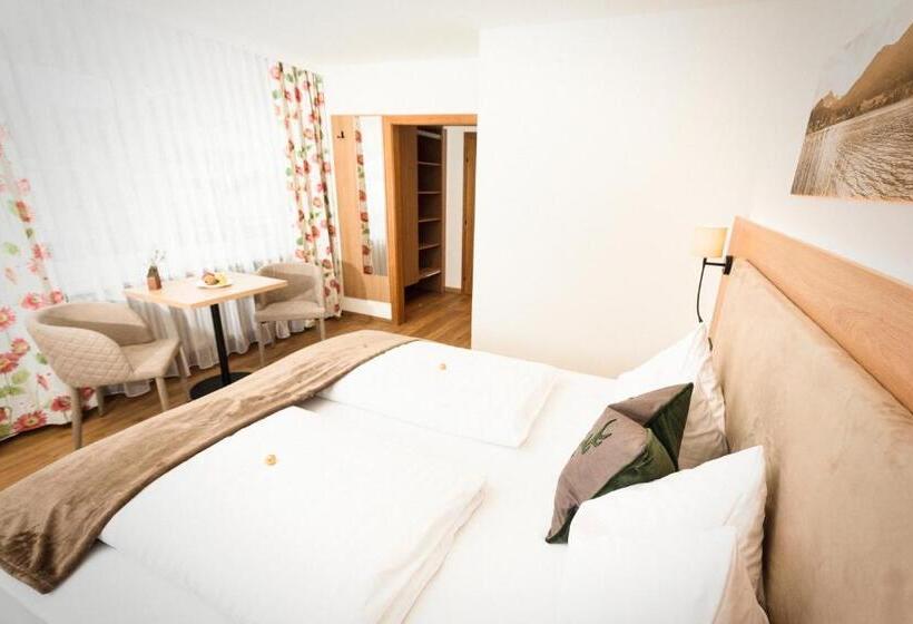 Classic room with balcony, Frühstückspension Huber