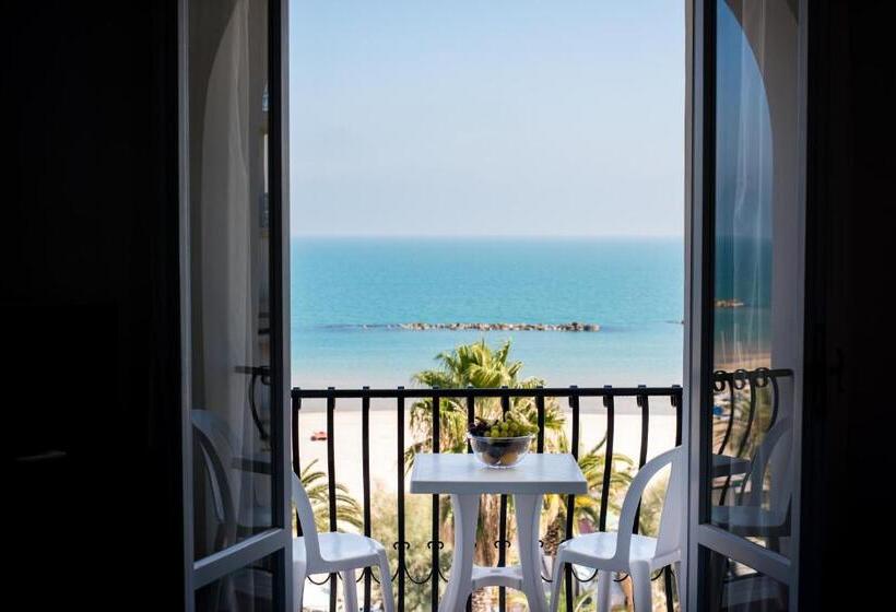 Номер Стандарт Вид на Море с Балконом, Grand Hotel Excelsior
