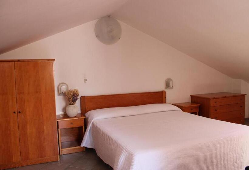 Номер Economy, Punta San Francesco