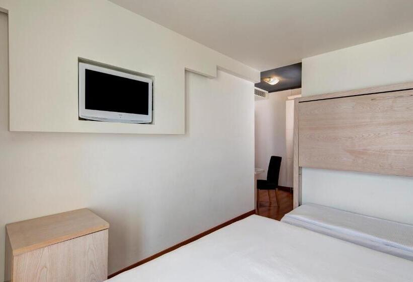 带海景的高档三人间, Victoria Frontemare Beach & Spa Hotel Jesolo