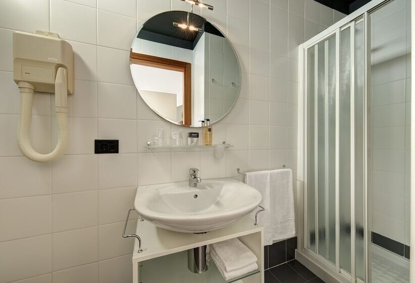 带海景的高档三人间, Victoria Frontemare Beach & Spa Hotel Jesolo