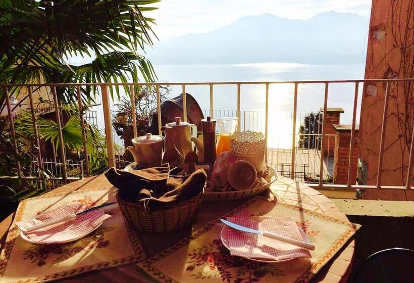 Standard studio with lake view, Residenza Erbaluna
