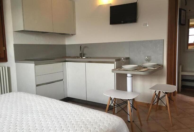 Standard studio with lake view, Residenza Erbaluna