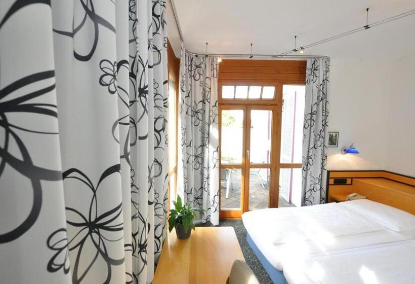 Quarto Estandar Vista Jardim, Villa Waldperlach By Blattl
