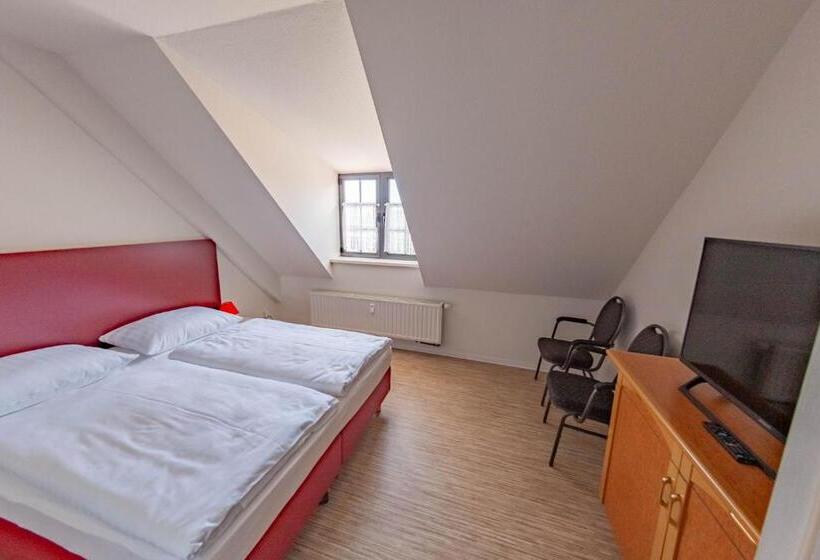 Семейные Апартаменты, West Hotel An Der Sächsischen Weinstrasse