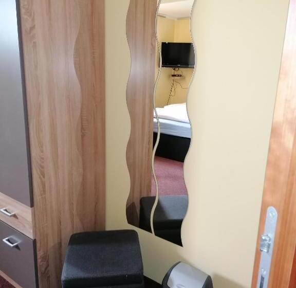 Стандартный Номер Кровать Кинг, Pension Riverside In Leverkusen Hitdorf Am Rhein   Zentral An Der A1 Und 59