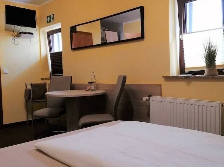 Номер Economy Индивидуальный, Pension Riverside In Leverkusen Hitdorf Am Rhein   Zentral An Der A1 Und 59