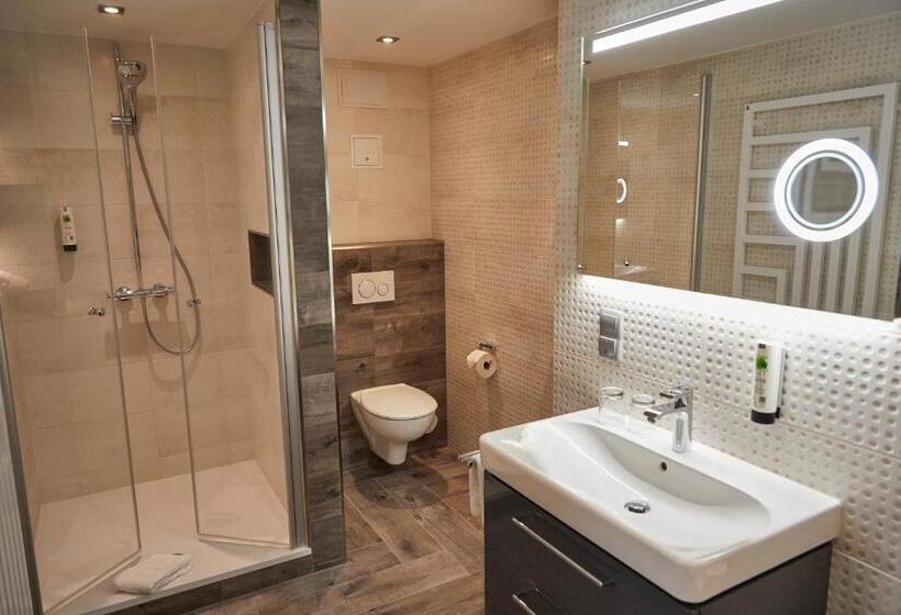 Полулюкс, Bernstein Acamed Resort