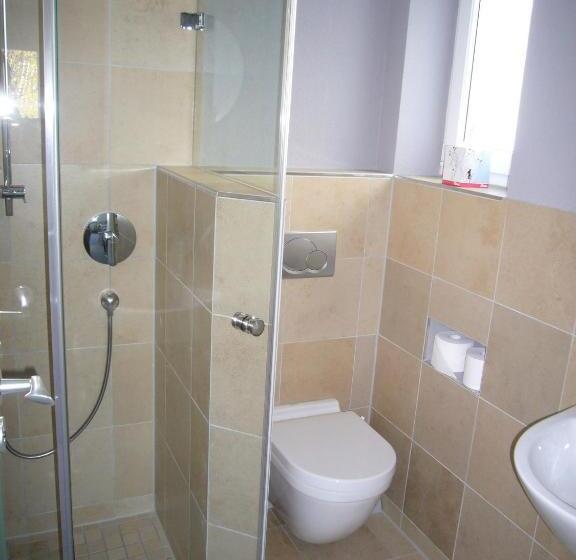 Quarto Estandar, Marchen Garni