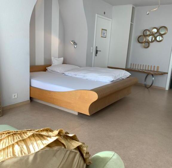 Quarto Estandar, Marchen Garni