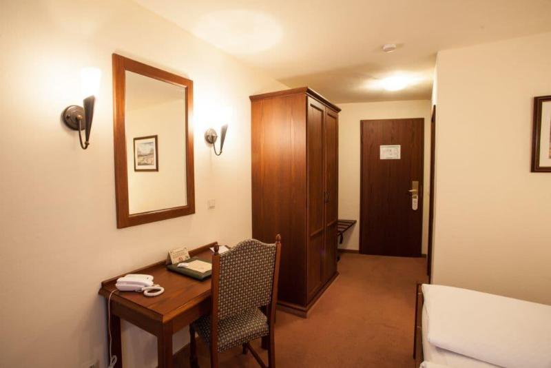 Quarto Estandar Individual, & Restaurant Klosterhof