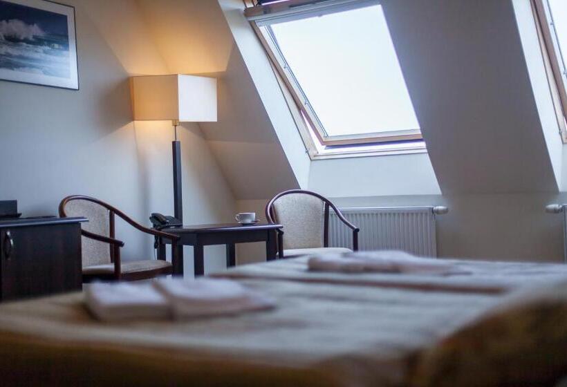 Economy Triple Room, Olymp Ii