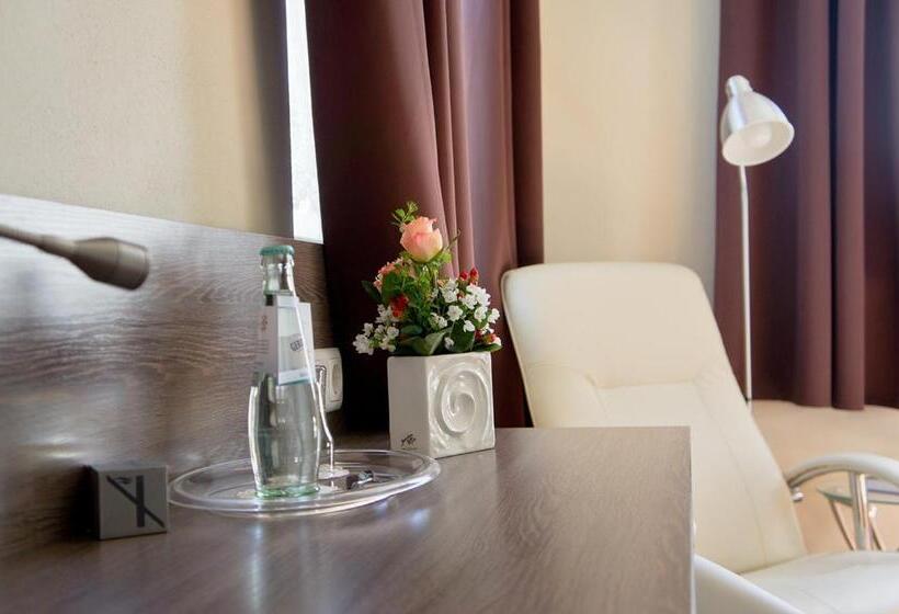 Номер Стандарт Трехместный, Restaurant Kastanienhof Lauingen