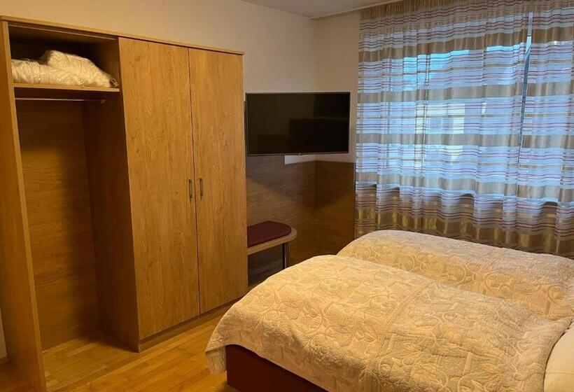 Апартаменты 2 Спальни, Tinschert Hotel Restaurant Partyservice