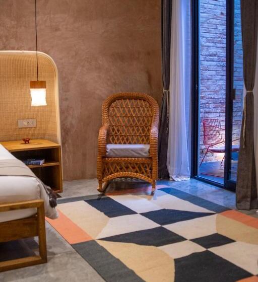 سوئیت با تخت بزرگ, Casa Antonieta