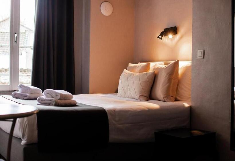 Standard Room, Rose Red