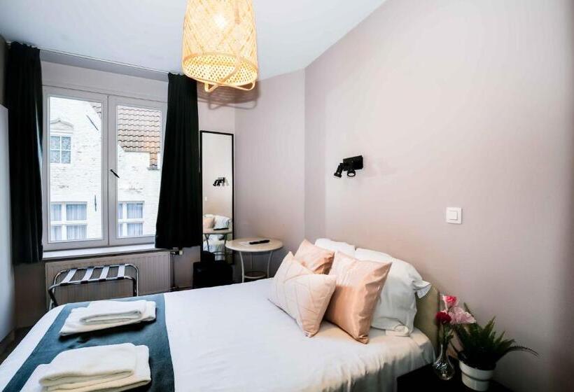 Basic Room, Rose Red