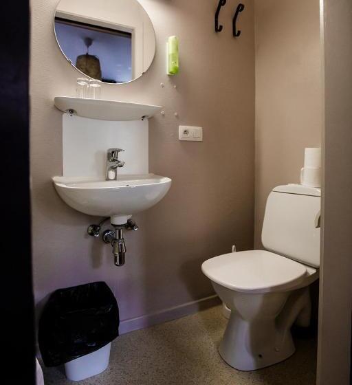 Basic Room, Rose Red