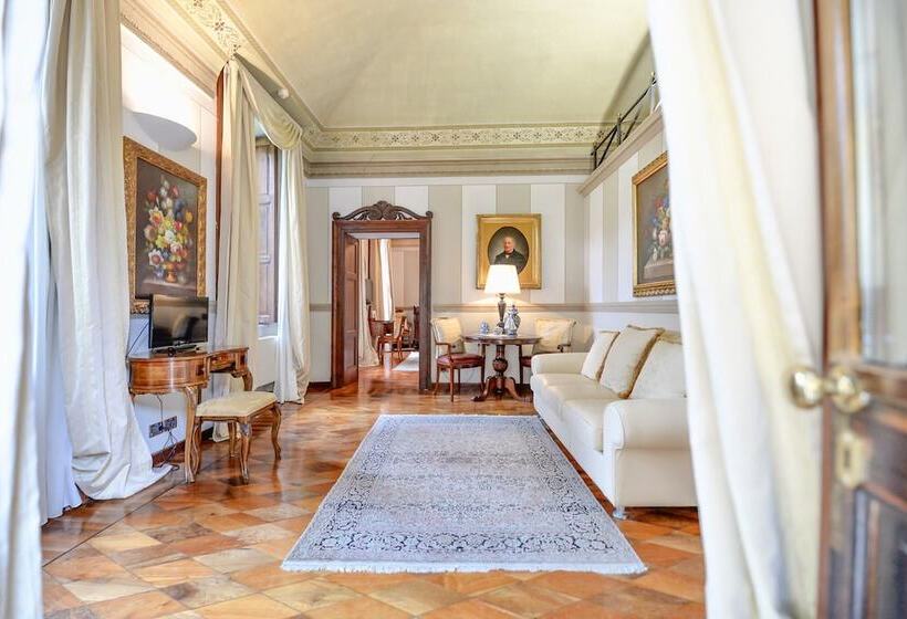 سوییت, Villa Beccaris