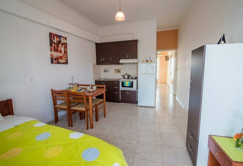 패밀리 아파트, Faros Apartments
