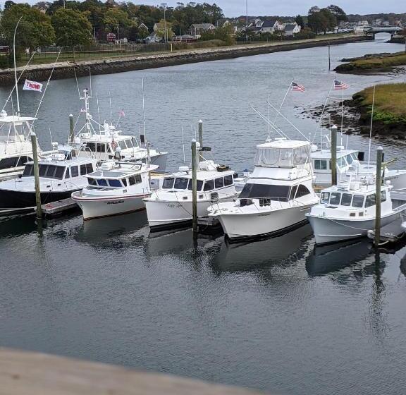 Номер Стандарт, The Hotel At Cape Ann Marina