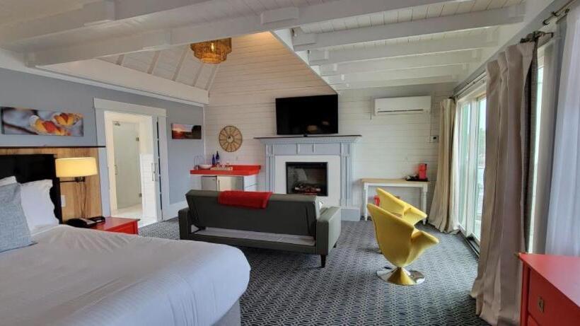 Полулюкс, The Hotel At Cape Ann Marina