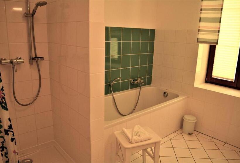 Номер Стандарт Трехместный, Economy Hotel Kronach